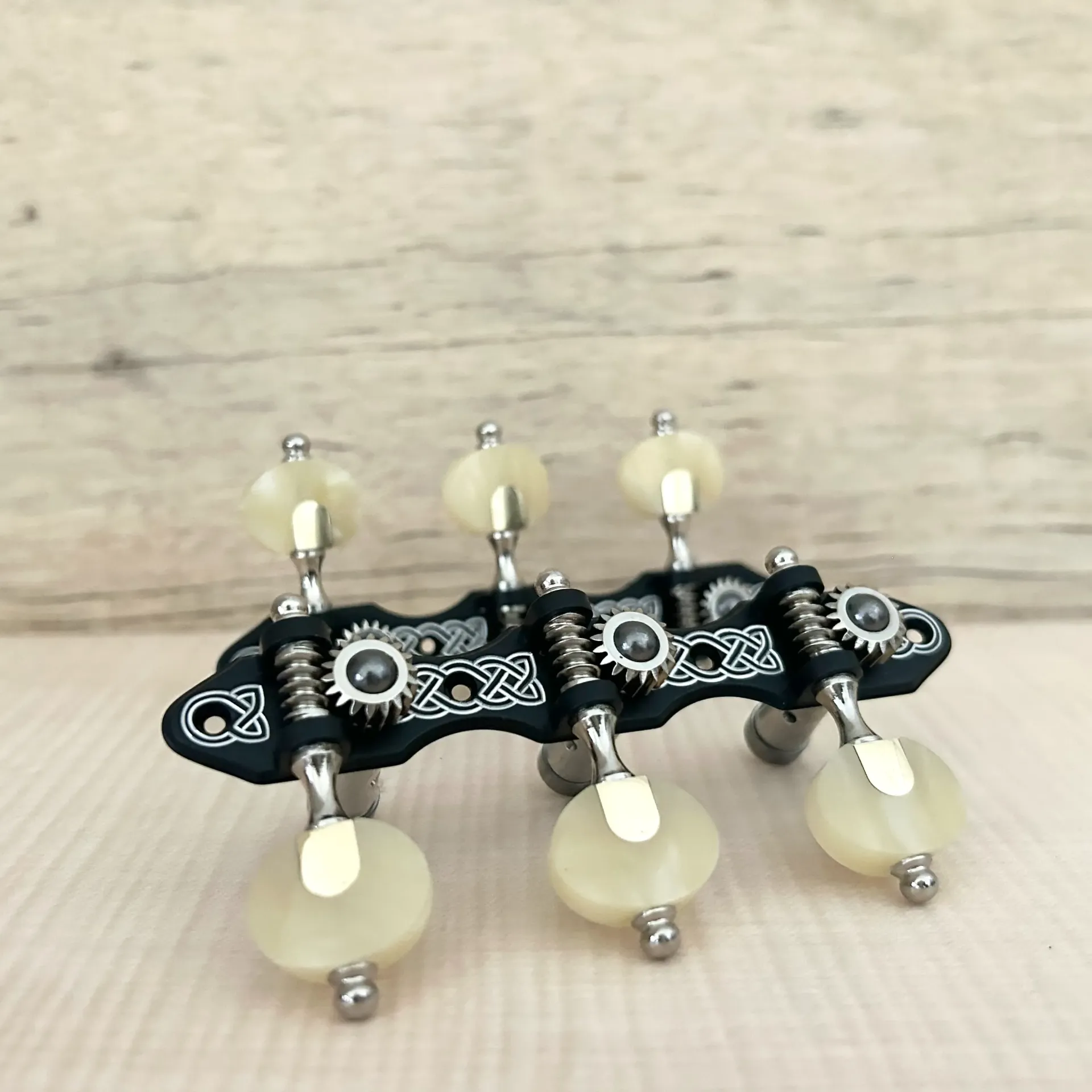 [S0609010116-03] TARRAXA VIOLAO 6 S M3ALP PGB SEN - E03 - STA Resina Madrepérola